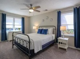 941 Pine Manor