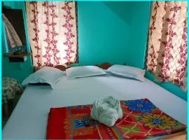 HOTEL - SRK DIVINE Palace - Near The Holy Shree Kashi Vishwanath Temple - Free Wi-Fi & Fully Air Conditioning Hotel - Restrurant & Lift Facility - Best Hotel In Varanasi