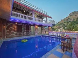 Mountain Mansion - The Dream Stays ll Pvt Pool ll 4 Bhk ll Big Lawn