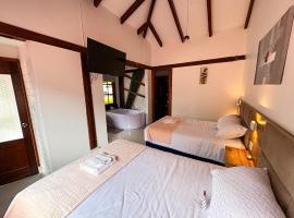 Las Palmeras Agoyan, hotel v destinaci Huamboya