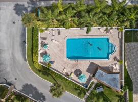 Siesta Beach House - 202, отель в городе Siesta Key