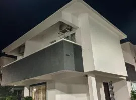 Lavin's villa
