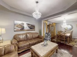 Large Comfy Family Home in Oakville