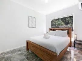 Gold Coast Family Stay - 4BR Near Theme Parks