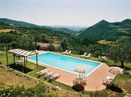 Farmhouse with stables, horses and the ability to make horseback riding