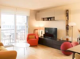Stay in a bright apartment in Charenton
