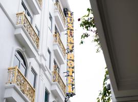 Luxury Hotel - Số 3 , Ngõ 12 Nguyễn Khiêm Ích , Trâu Quỳ , Gia Lâm , Hà Nội, ξενοδοχείο σε Thạch Cầu