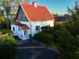 Bright 4BR Hilltop Villa Close to Gothenburg City