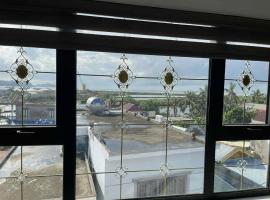 Xuan Dam Mermaids Hostel, hotel in Phù Long