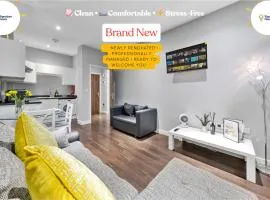 Heathrow Airport Spacious Apartment, Sleeps 1-4, Newly Renovated & Managed with FREE Private Parking