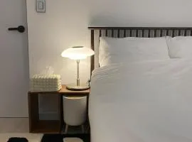 Hong's house 홍대 메인거리 3분 상수역 2분 DMC역 8분 이중보안 출입문