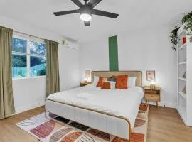 Modern Studio Unit Near Downtown, King Bed, WiFi