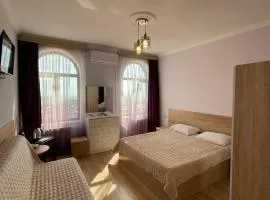 DECCA Hotel