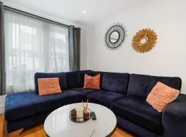 Contractor Stay,Luxury 3BR Home in Bedford, Sleeps 5