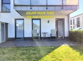Modernes Apartment mit Terrasse & Garten, Parkplatz & Self-Check-in