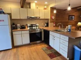 Wooded Wonder-2 Bedroom Ski-in and out with Hot Tub