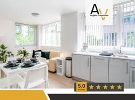 Contemporary Two-Bedroom Apartment - Parking, Fast Wi-Fi, Great for Business & Relocation by AV Hughes Properties