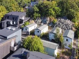 Lovely Apartment In Hällevadsholm
