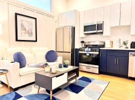 Sunny 1B1B Apt with full kitchen, Walk to Convention Center, hotel in Providence