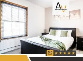 Comfortable Two-Bedroom House - Garden, Free Parking, Fast Wi-Fi, Great for Business & Relocation By AV Hughes Properties