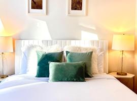 Winter-Friendly 1BR, Full Kitchen, Walk to Convention Center and PPAC, hotel que aceita pets em Providence