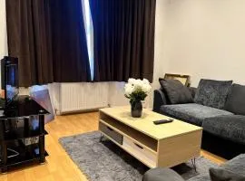 Relax & Explore 3bed Home with Easy London Access