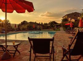 3 Bedroom Awesome Apartment In Casole D'elsa, hotel v destinaci Gallena