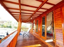 Plaus Wooden Villa Lombok