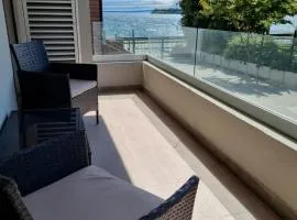 HOM I Depto 2D2B con vista parcial al lago