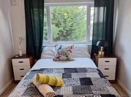 Cottage - Sleeps 4 - Parking - WiFi，位于亨廷登的酒店