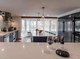 The Old Bell Tavern - Luxury Meets History, hotel in New Gloucester