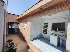 Casa de Hóspedes Completa ao lado do Metrô, hotel in Sao Paulo
