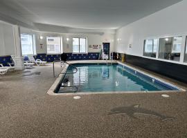 Admiralty Inn & Suites - a Red Collection Hotel: Falmouth şehrinde bir otel