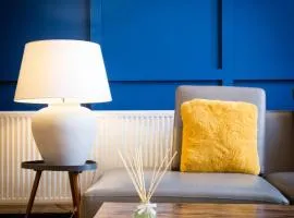 The Savoy Suite, King Size 2 Bedroom by The Hive WA1