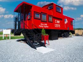 Cozy Caboose Retreat | Sleeps 4 | Fire Pit, hotel in Fredericktown