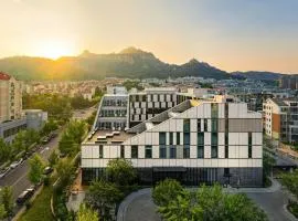 Flow and Co. Qingdao, Autograph Collection