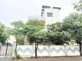Vatavriksha Guest House,Akkalkot