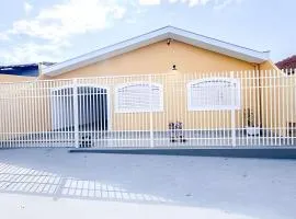 Casa completa, 3 quartos com ar e 2 vagas