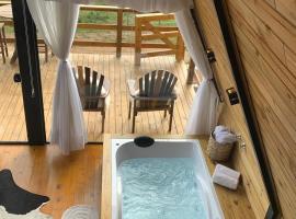 Chalé Alto do Morro 2 - conforto e vista deslumbrante, hotel em Rancho Queimado