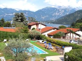 Appartamento 2 livelli con vista Lago di Como, khách sạn ở Lenno