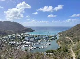 Saint-Martin: Appart Luxueux 2 Niveaux avec Terrasse, Piscine, Connexion Fibre et Climatisation - FR-1-734-69