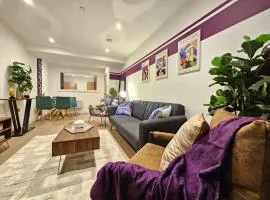 Unique 2-Bed, 2-Bath Apartment with Private Terrace, Near Leeds Bus Station & City Centre