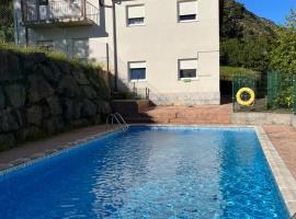 CASA B Entera 2 Habs Montaña Senderismo Playa, hotel v destinácii Arredondo