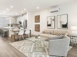 Modern Townhouse Near Disneyland & OC Beaches