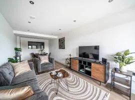 Leeds City Centre 2BR Apartment - Luxury Stay with Private Terrace