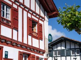 Logis Hôtel Baratxartea, hotel pro pobyt s domácími mazlíčky v destinaci Sare