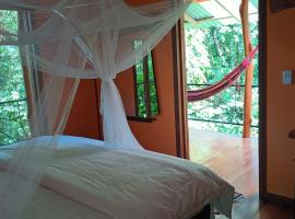 Jungle Hill Top House, hotel in Talamanca