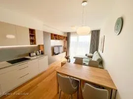 Incredible Luxury Apt with Garage and Tram Station