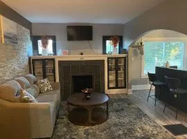 4 Bed Cozy Home closely located near downtown