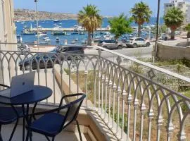 Stunning Seafront Apartment with spectacular sea views